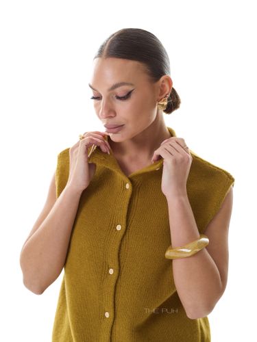 Горчичный шерстяной жилет на пуговицах