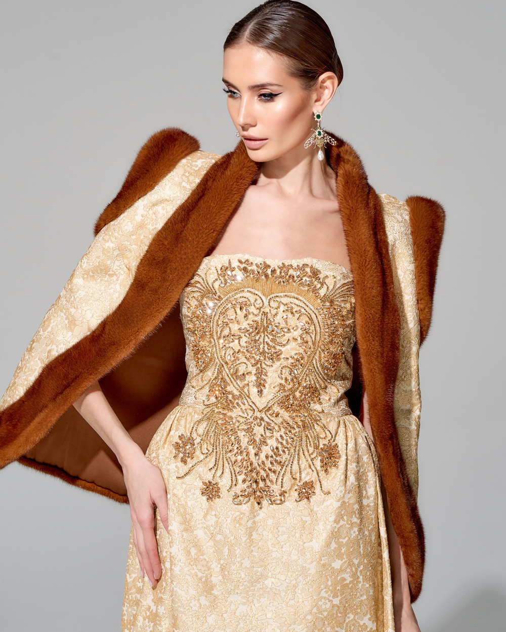 Жилет с меховой отделкой "Екатерина"