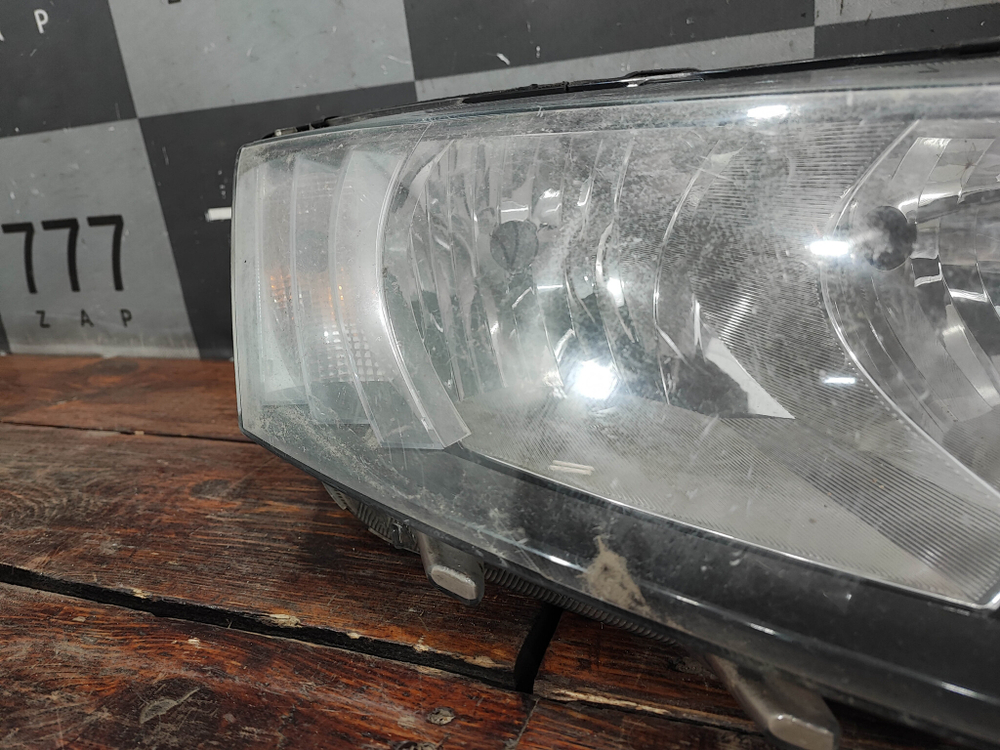Фара правая Skoda Octavia 3 (A7) 13-17 Б/У Оригинал 5E1941016