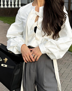 Рубашка с объемными рукавами на шнуровке