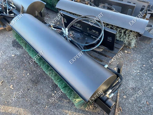 Щетка дорожная на Телескопический мини-погрузчик Manitou