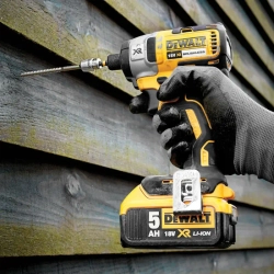 DeWalt DCF887D2 шуруповерт аккумуляторный бесщеточный (2 x 2 Ач, ЗУ)