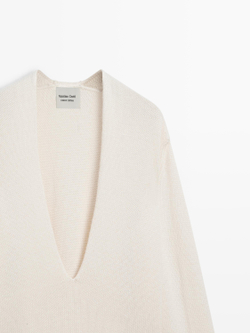 Massimo Dutti Вязаный свитер с V-образным вырезом из альпаки и шелка - Limited Edition, кремовый