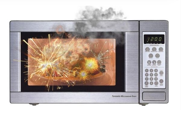 Микроволновая печь искрит: 5 причин Микроволновая печь искрит: 5 причин