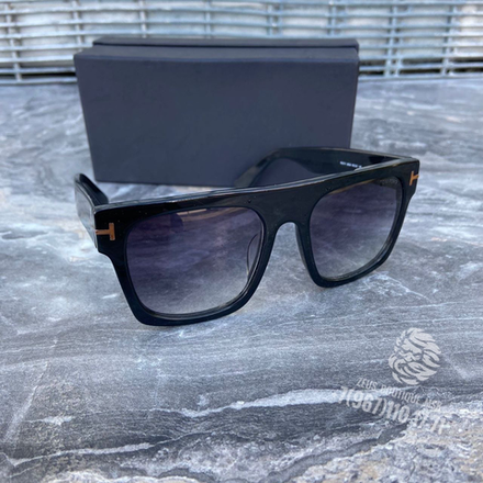 Солнцезащитные очки Tom Ford