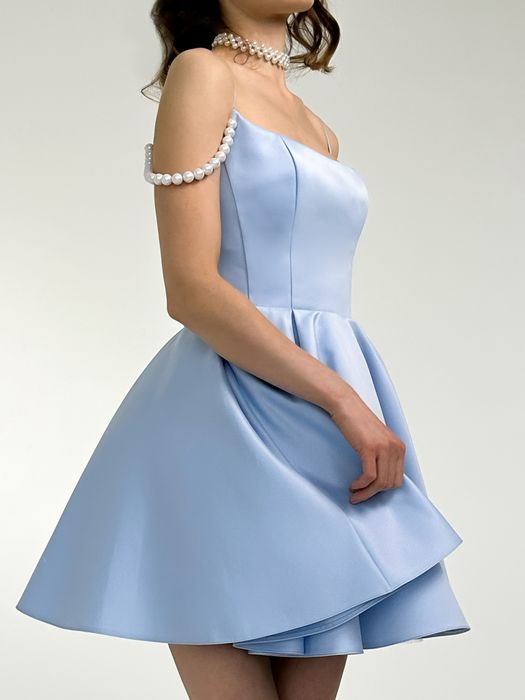 Нарядное выпускное атласное платье с жемчужинами и пышной юбкой мини (голубой)