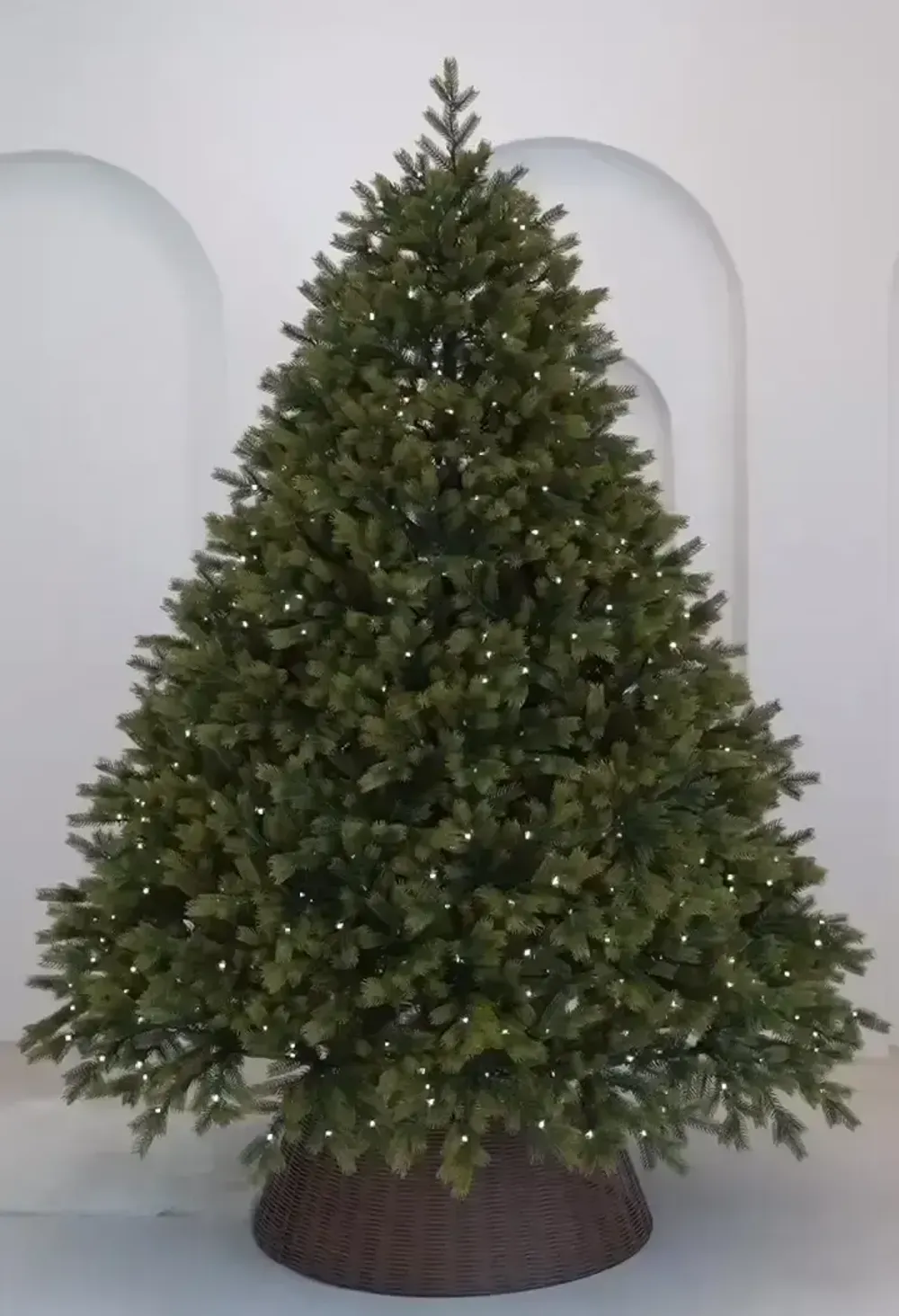 искусственная елка с встроенной гирляндой "Эрмитажная"