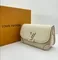 Сумка Louis Vuitton Buci белый
