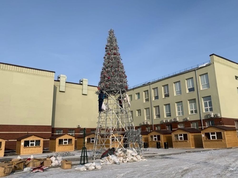 Уличная елка каркасная "Уральская изумрудная" (пвх бело-зелёная) 4 м