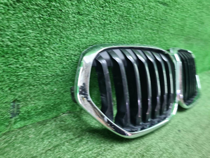 Решетка радиатора BMW X1 F48 (2019-2022)