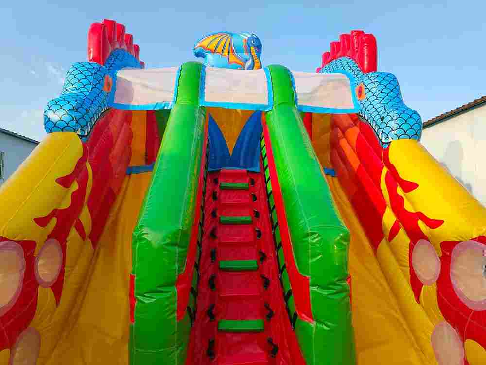 Коммерческий надувной батут «Драконы в тропиках», 8*4*5 м