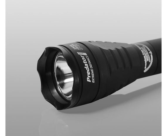 Тактический фонарь Armytek Predator Pro теплый свет