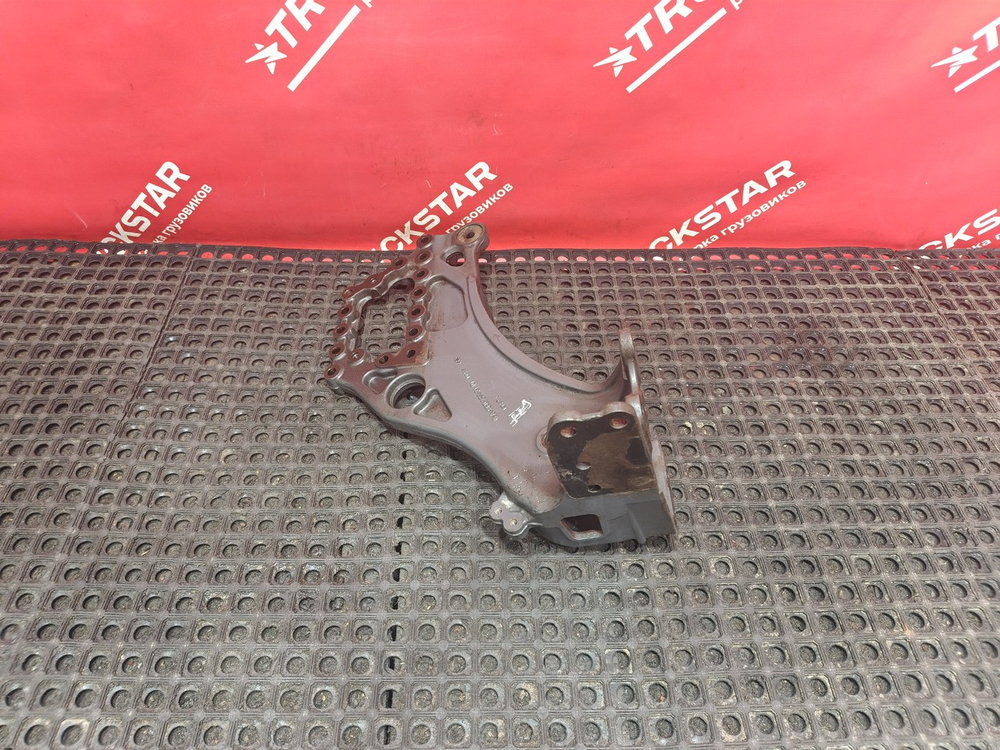 Кронштейн рессоры передней левый 2019г