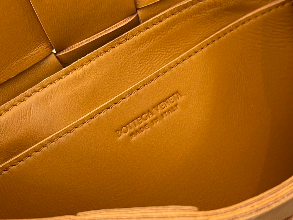 Bottega Veneta Small Cassette 19 cm