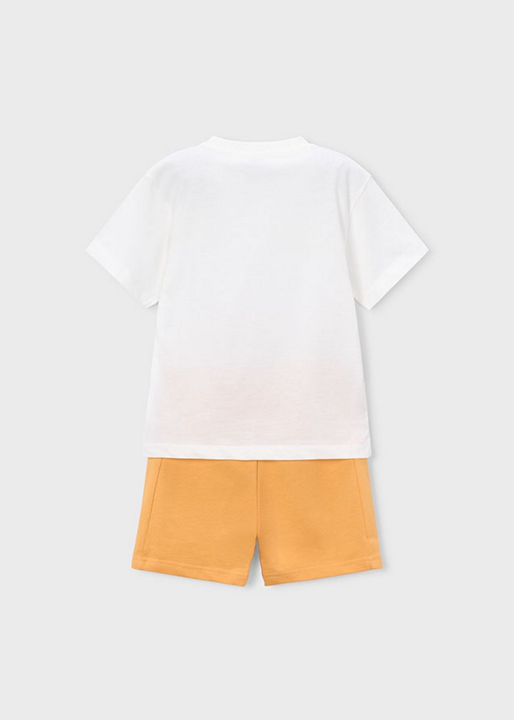футболка с шортами