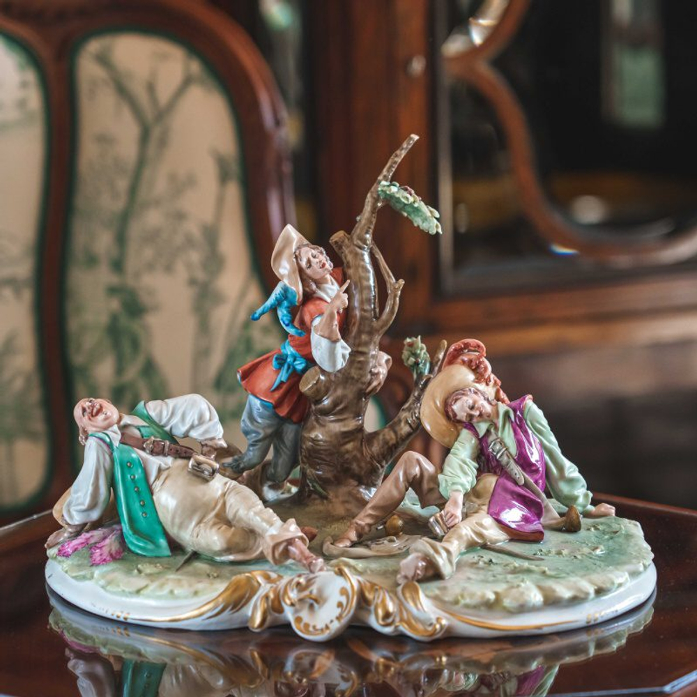 Фарфоровая мануфактура King’s Porcelain «Привал мушкетеров»