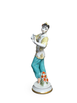 Фарфоровая статуэтка "Танцующая китаянка" (ДФЗ)