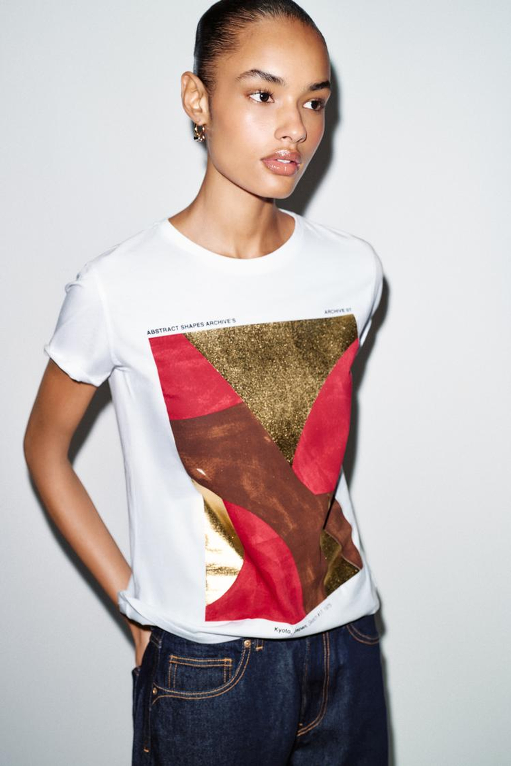 ZARA ФУТБОЛКА С МЕТАЛЛИЗИРОВАННЫМ ПРИНТОМ, БЕЛЫЙ