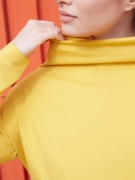 Лонгслив оверсайз с вырезом лодочка