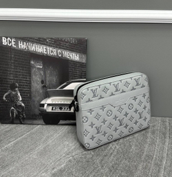 Сумка-мессенджер Louis Vuitton
