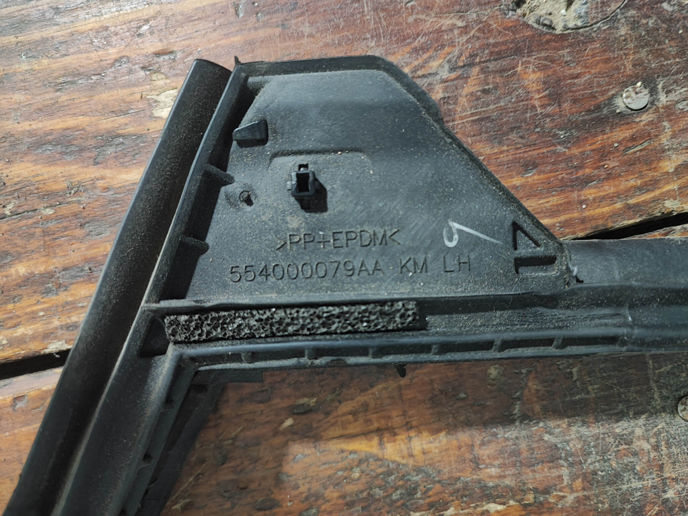 Уплотнитель двери задней левой Chery Tiggo 8 Pro 21-нв Б/У Оригинал 554000079A