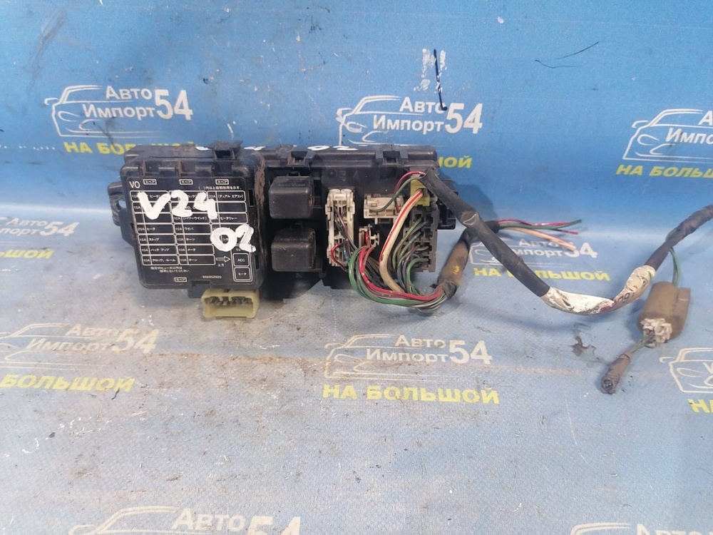 Блок предохранителей салонный MITSUBISHI PAJERO 1994