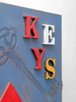 Ключница настенная деревянная 24*34 см