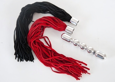 Стимулятор ануса с двумя сменными плетками Toyfa (Цвет: серебряный, черный, красный)