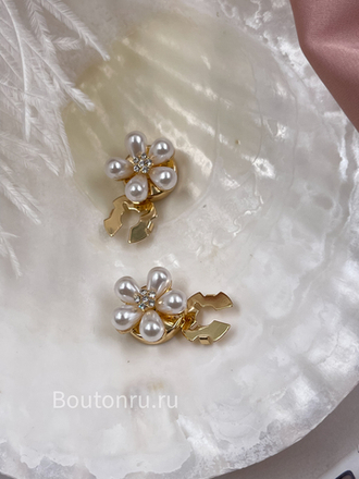 Накладка на пуговицу золотистая в форме цветка с жемчугом