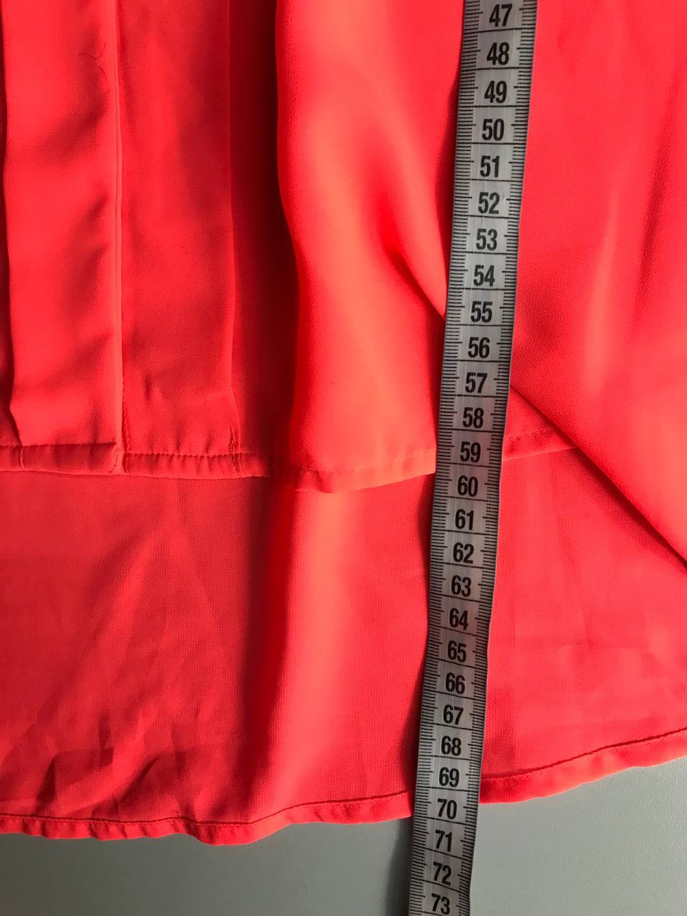 Блузка H&M ультра яркая, но базовая по крою, маркировка 38+6, на 44 размер