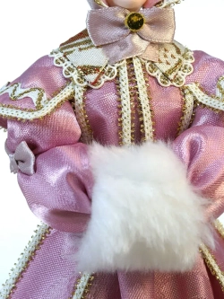 Кукла коллекционная в зимнем костюме 19 века с муфтой