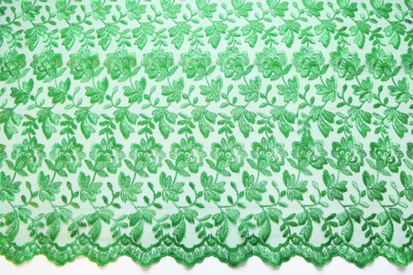 Вышивка на сетке зеленая