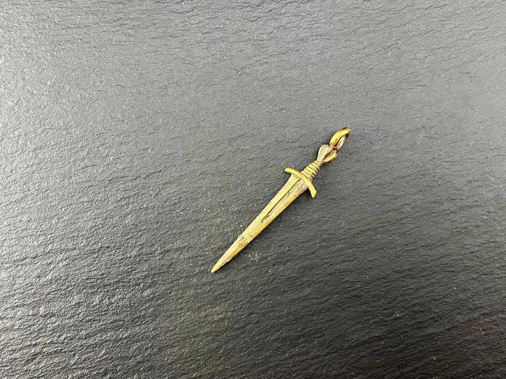 Подвеска. Меч-романец