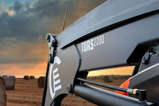 Новый фронтальный погрузчик TURS-2200