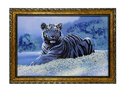 Репродукция "Белый тигр" с подсыпкой уральскими минералами в пластиковом багете 18-23см