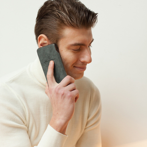 Чехол Benoit для iPhone 13 Pro из кожи питона, темно-коричневого цвета