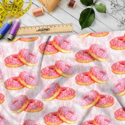 Ткань шифон клубничные пончики с посыпкой