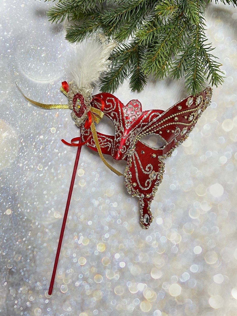 Маска бабочки 38см ChristmasDeLuxe premium collection красная/платиновая