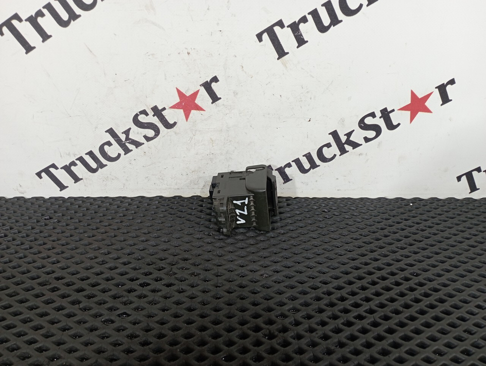 Кнопка ручного тормоза