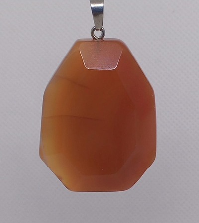 Кулон из натурального камня сердолик.