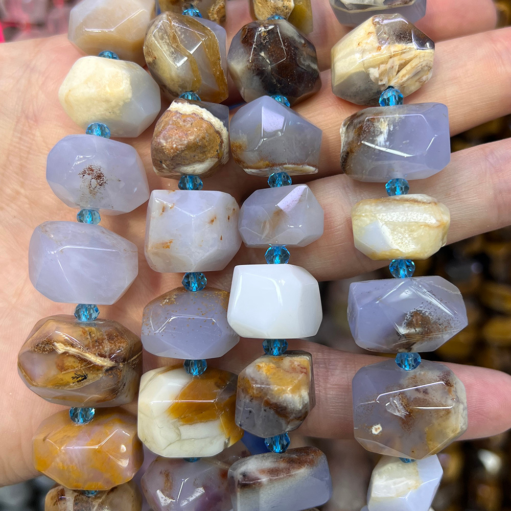 Сапфирин (голубой Агат) бусины 18х13 мм, крупная грань, нитка 38 см