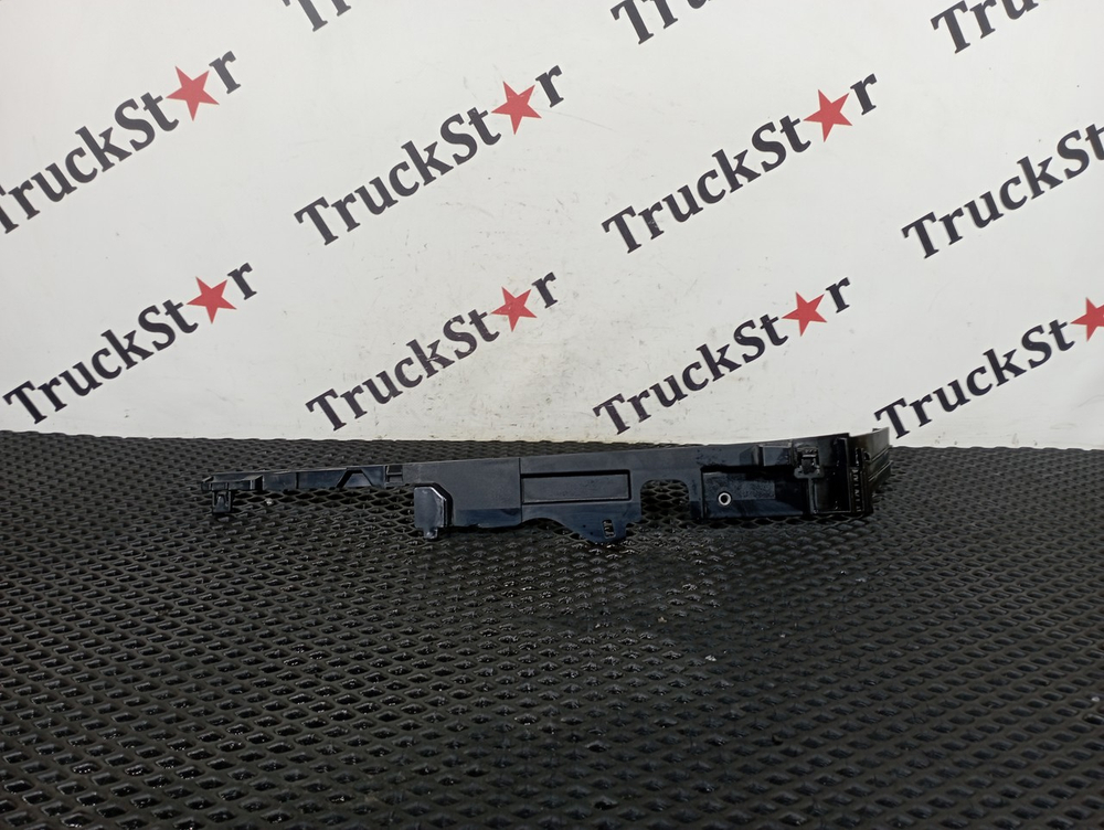 Накладка стеклоочистителя левая