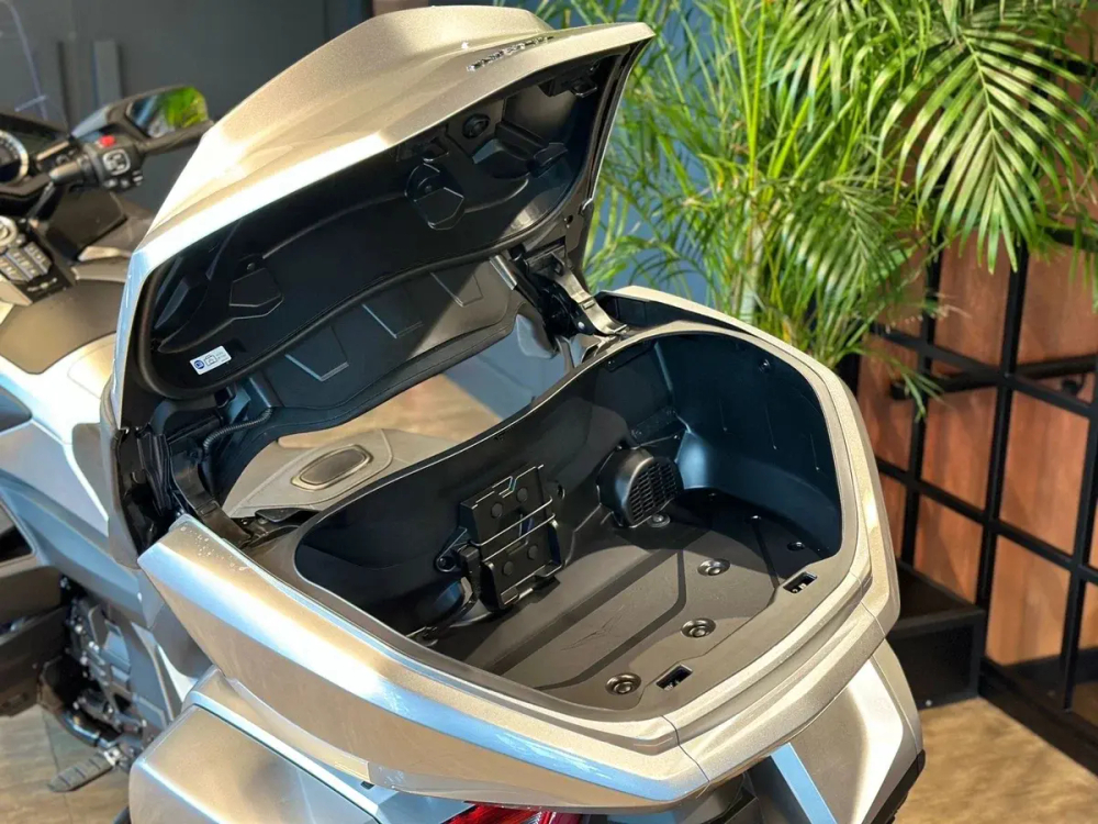 Gold Wing Tour — GL1800 DCT