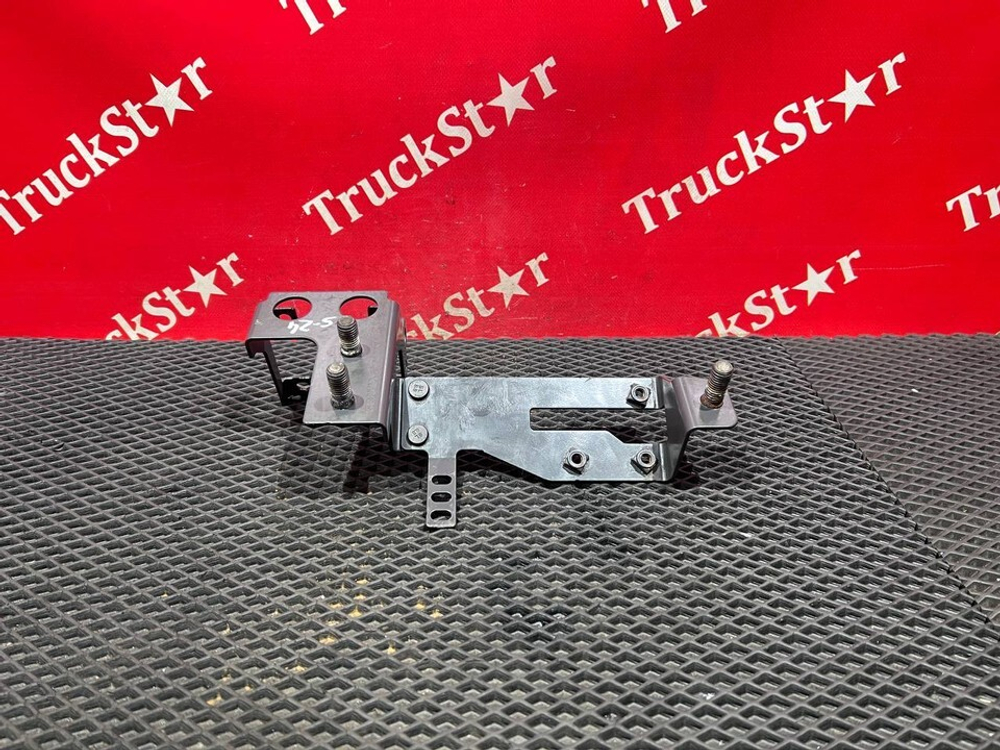 Кронштейн клапана стояночного тормоза