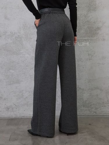 Прямые брюки темно-серого цвета с узором