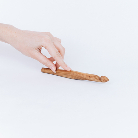 Деревянный крючок для вязания из древесины вишни 14 мм. K59