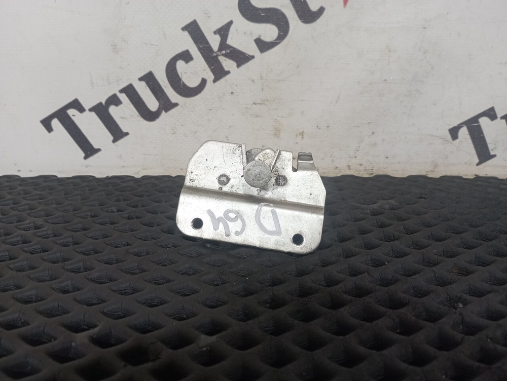 Замок инструментального ящика правый 2023г