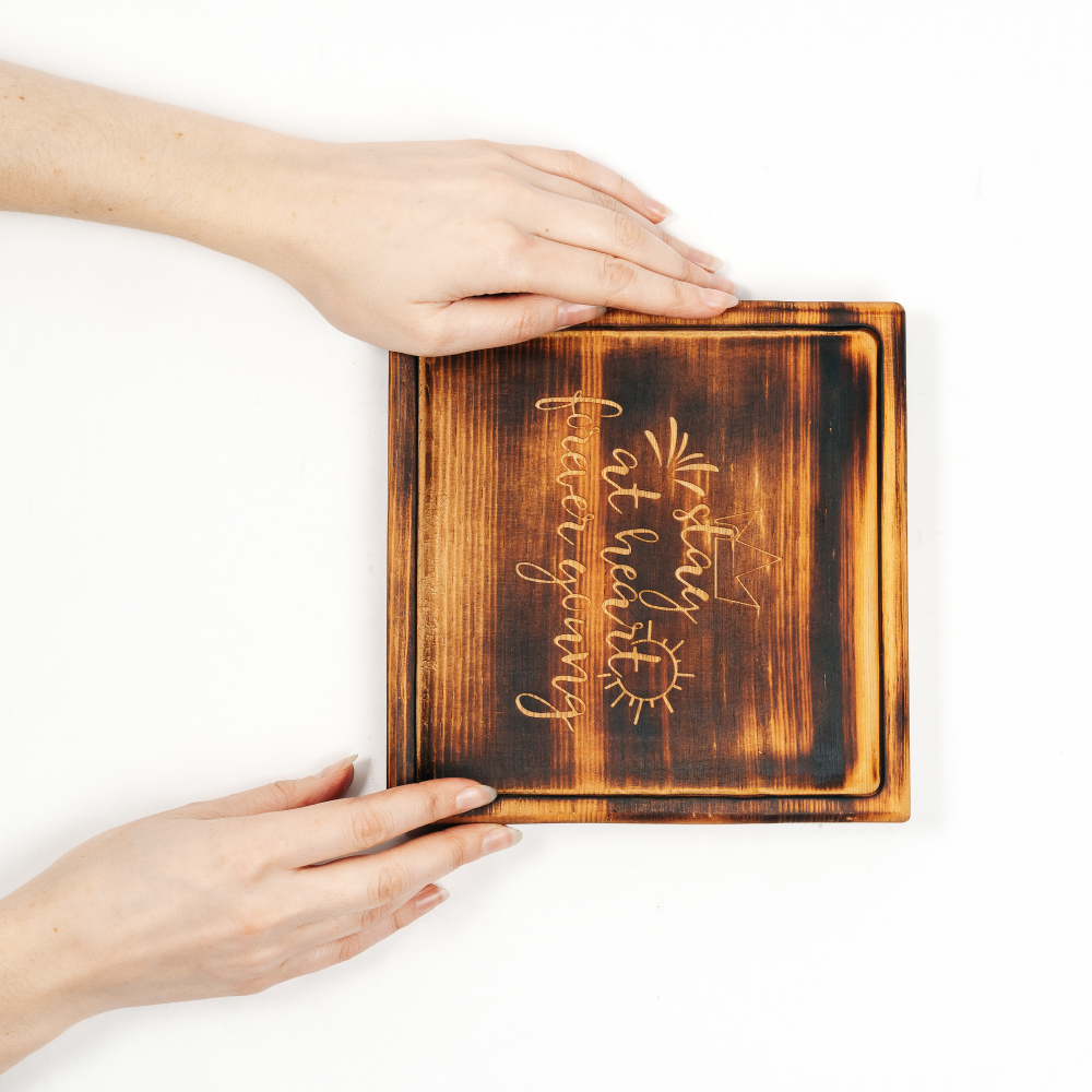 Менажница из кедра для подачи блюд и закусок с гравировкой "Stay at heart forever going"