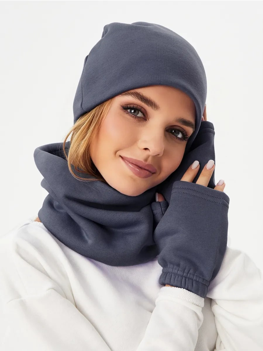 Шапка бини с начесом для хвоста, дред и кос