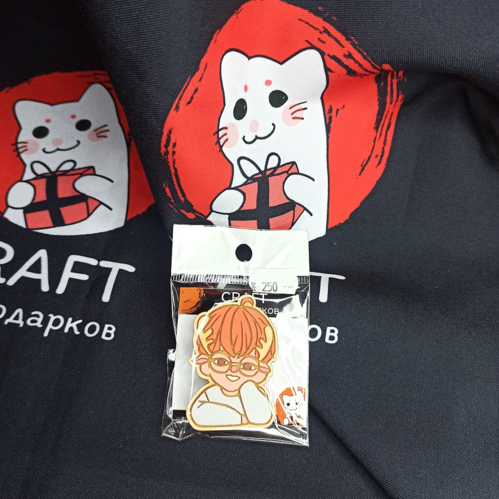 Деревянный пин BTS